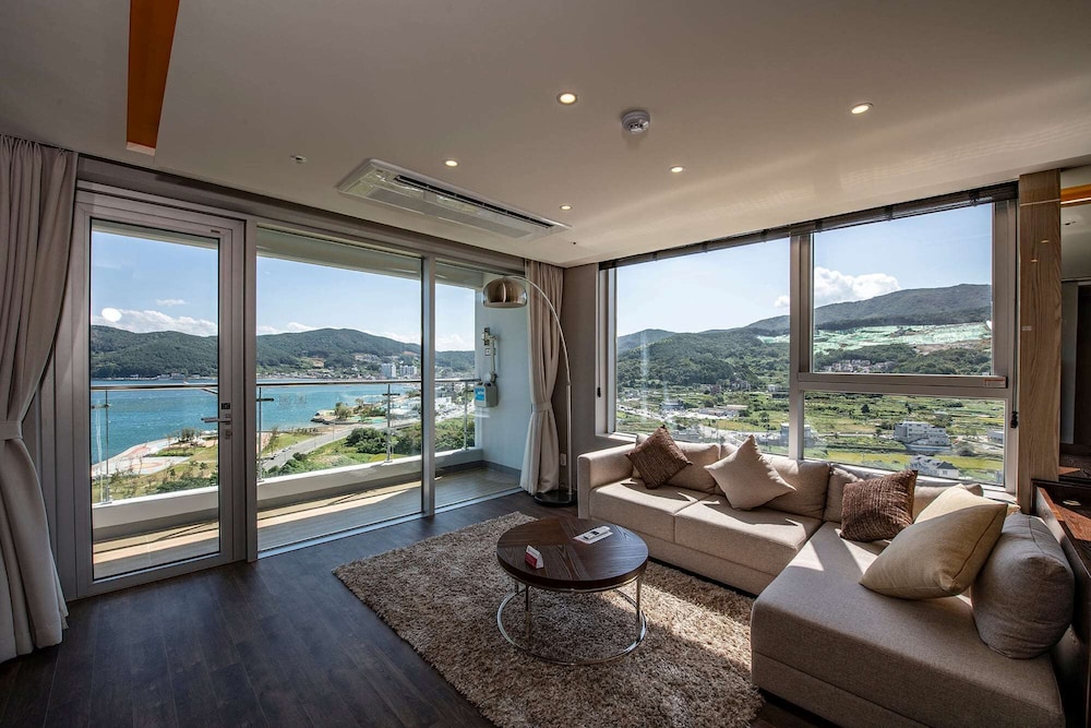 Ramada Suites by Wyndham Geoje 26/48