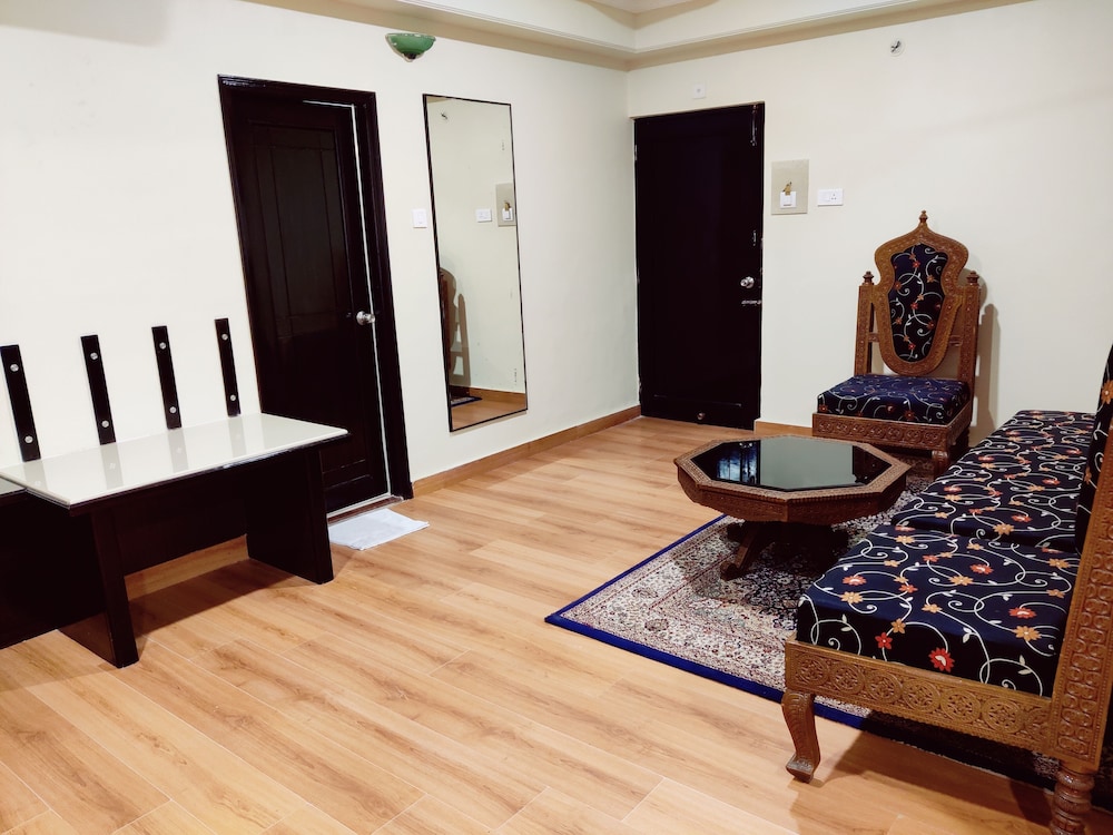 Chandra Inn 28/50