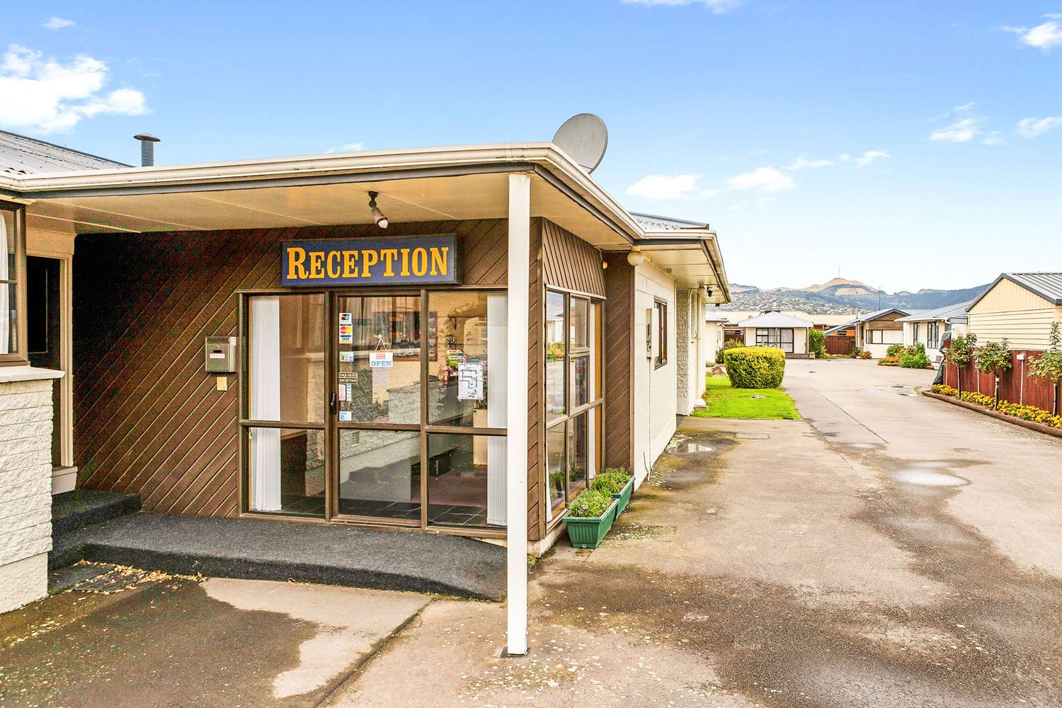 Canterbury Court Motel 10/13