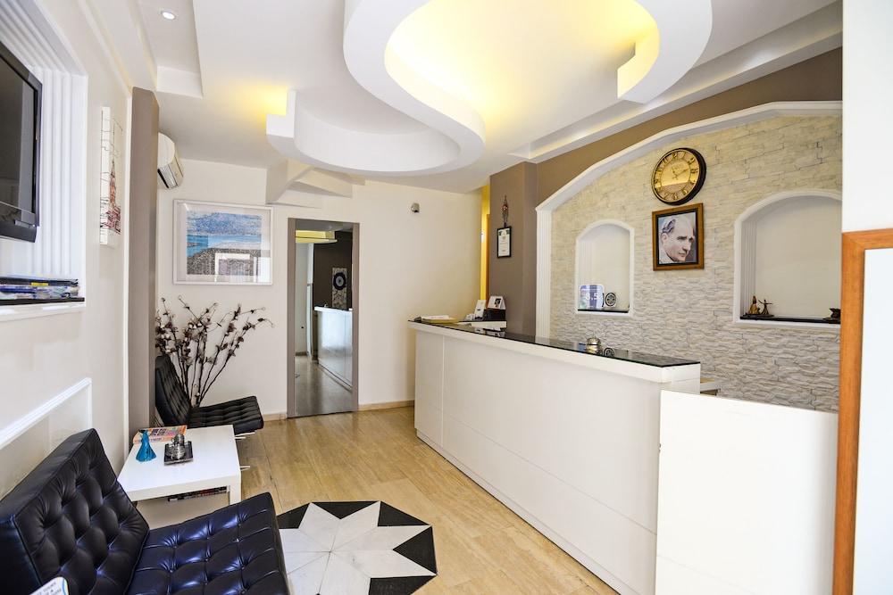 Retropera Hotel 5/60