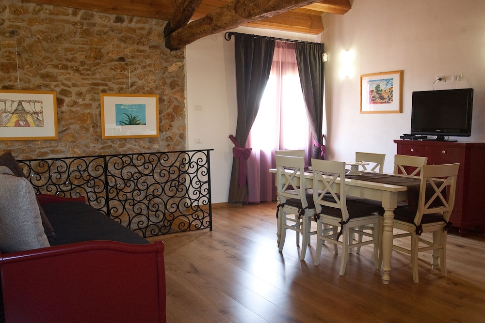 Borgo Degli Angeli 35/50