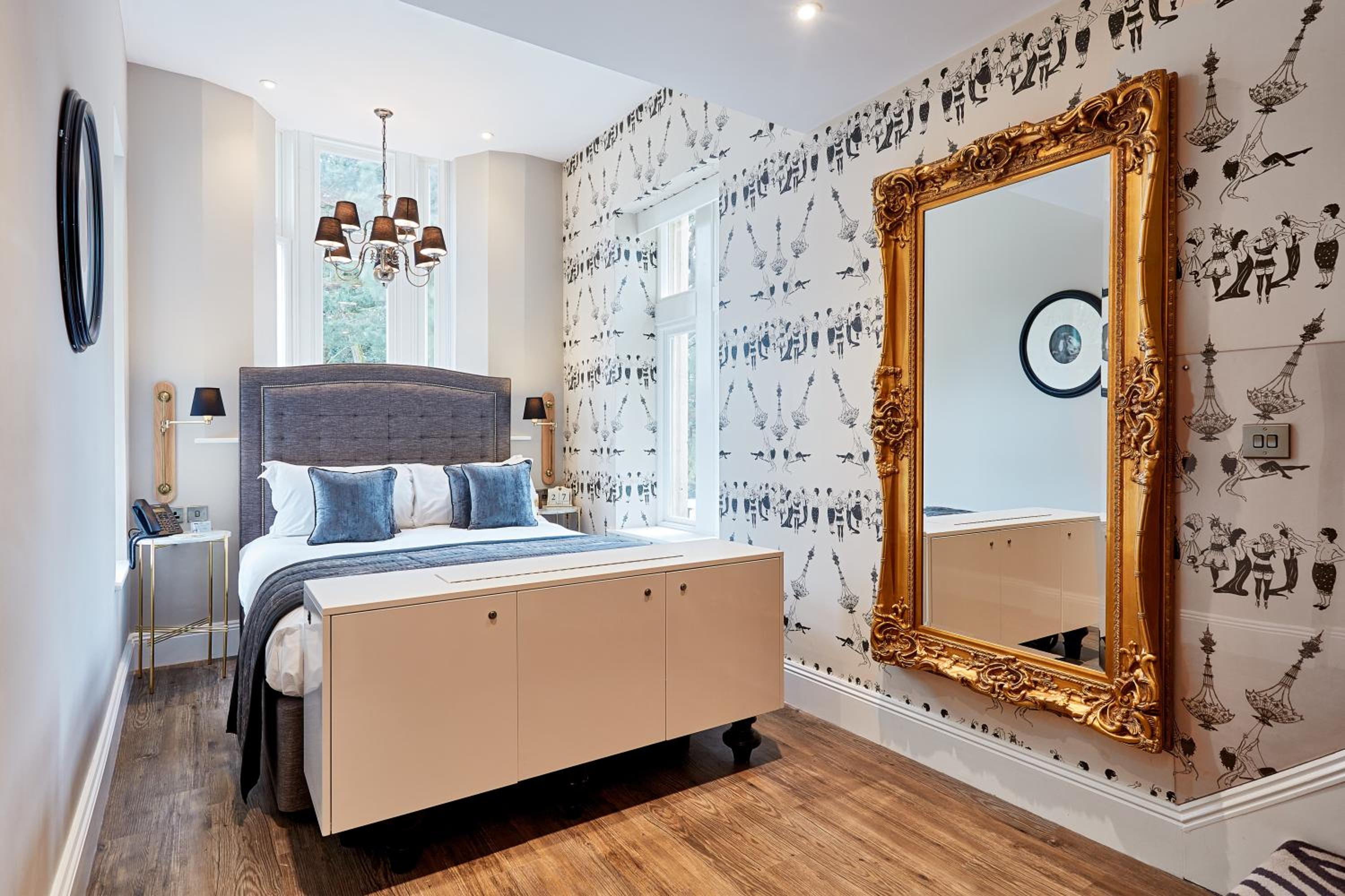 Tower, Suite, Queen Bed