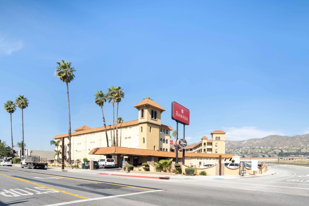 Ramada by Wyndham Burbank Airport 1/51