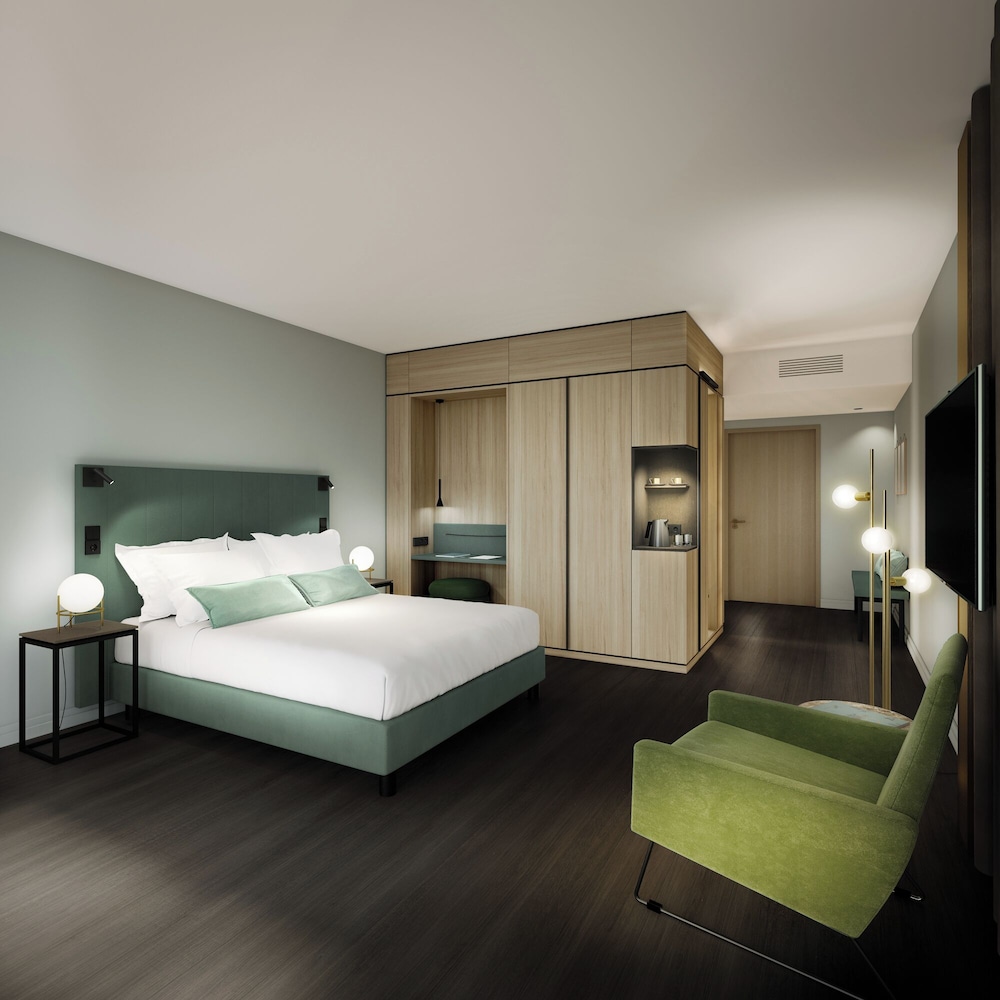 Green, Standard, Queen Bed