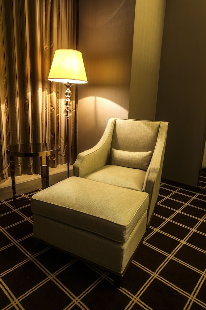 ROYAL CENTURY HOTEL SHANGHAI 12/35