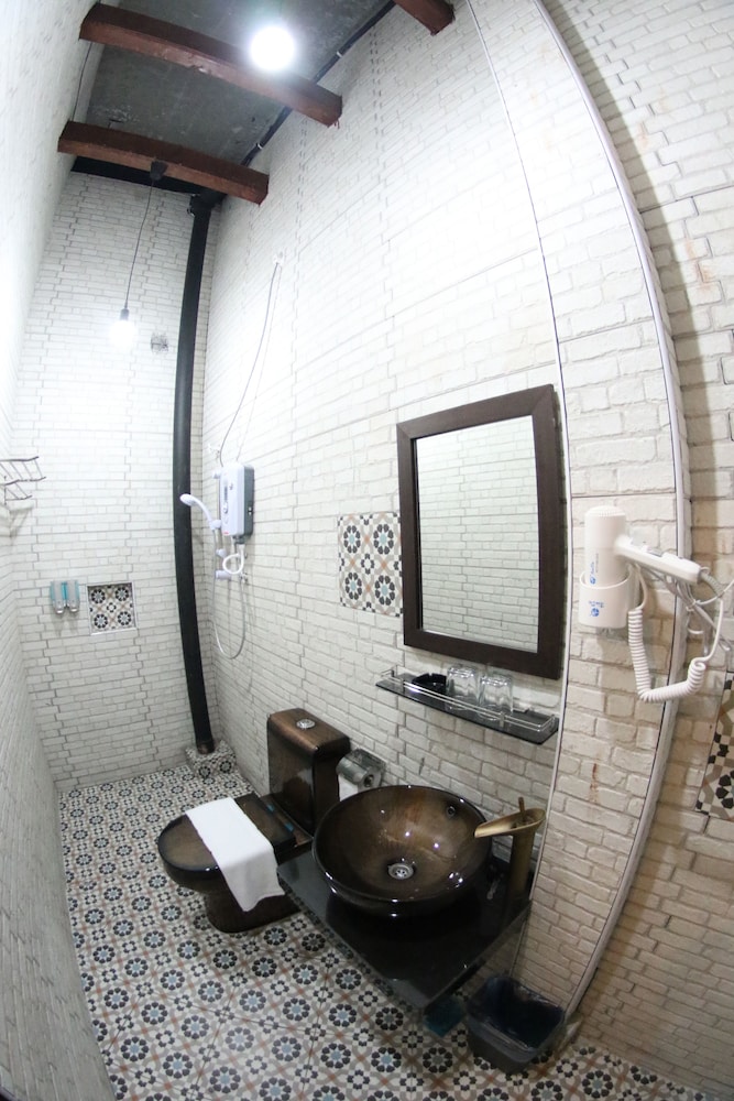 JQ Ban Loong Boutique Hotel 44/48