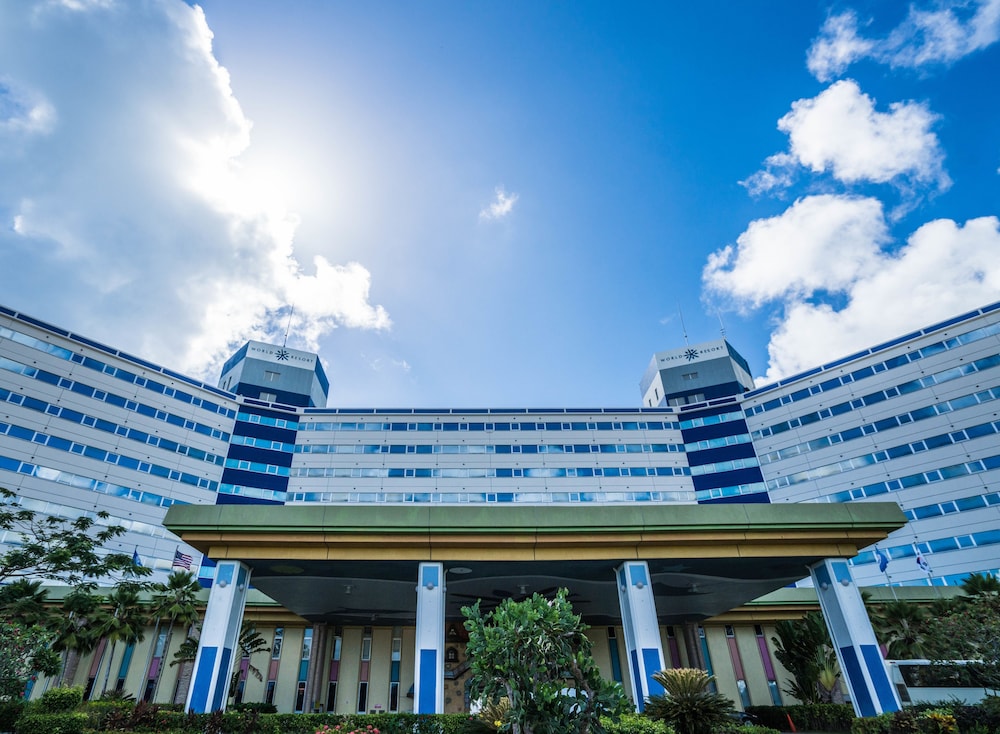 World Resort 44/50
