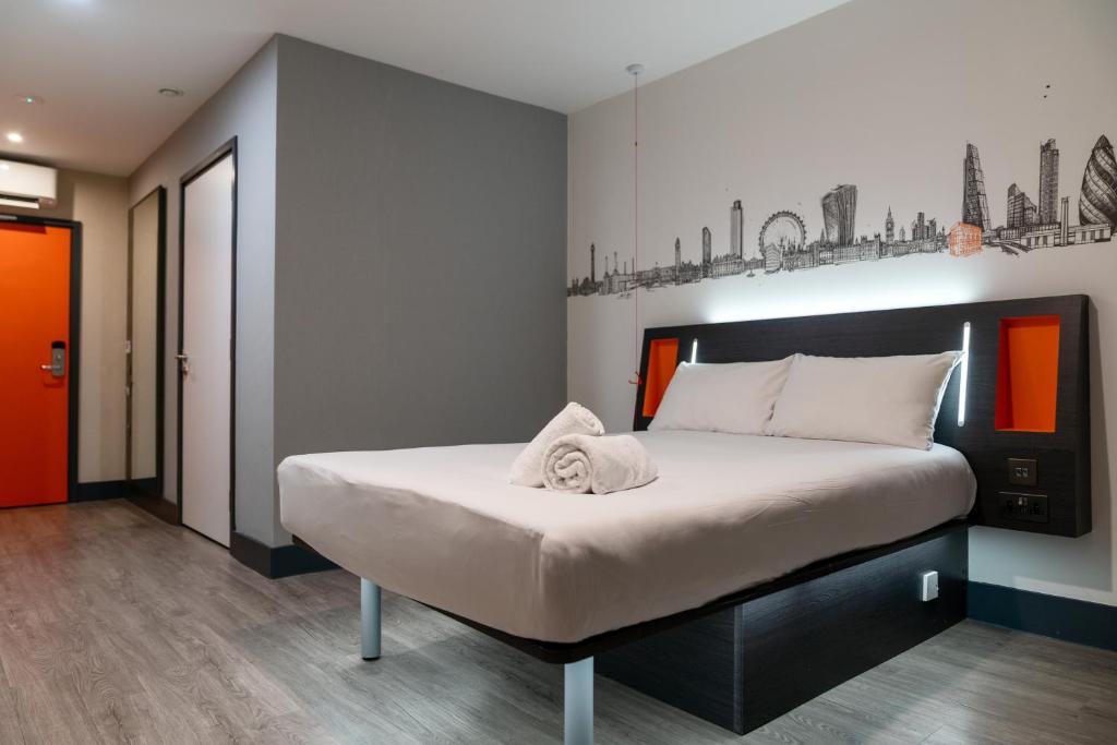 Room at easyHotel Dublin City Centre, DUBLIN