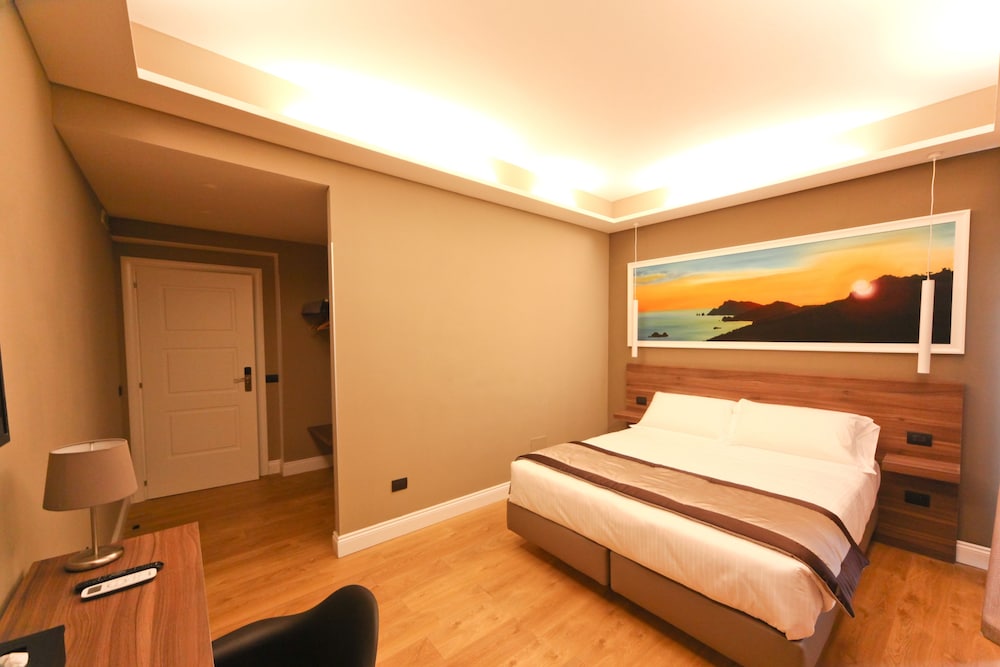 7th Floor Suite 12/50