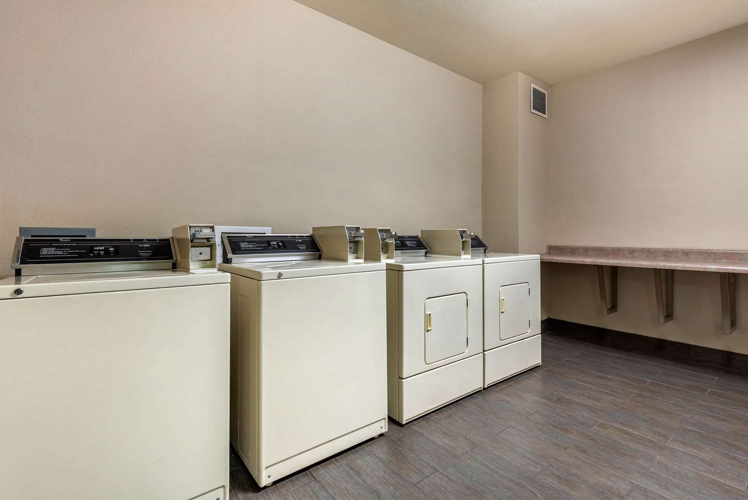Comfort Suites near Route 66 10/49