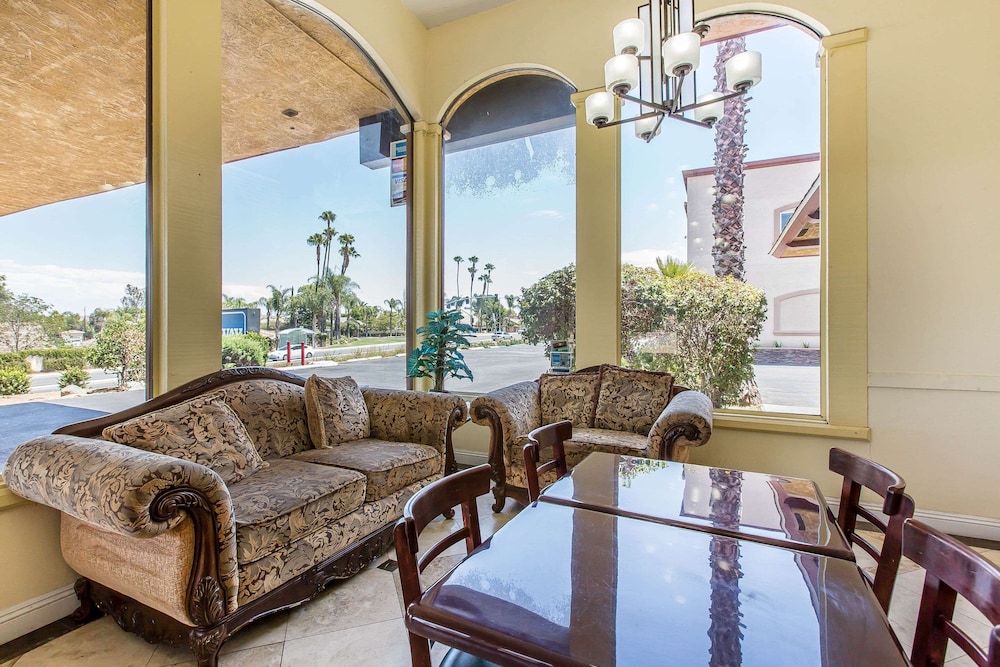 Rodeway Inn & Suites Canyon Lake Menifee West 47/62
