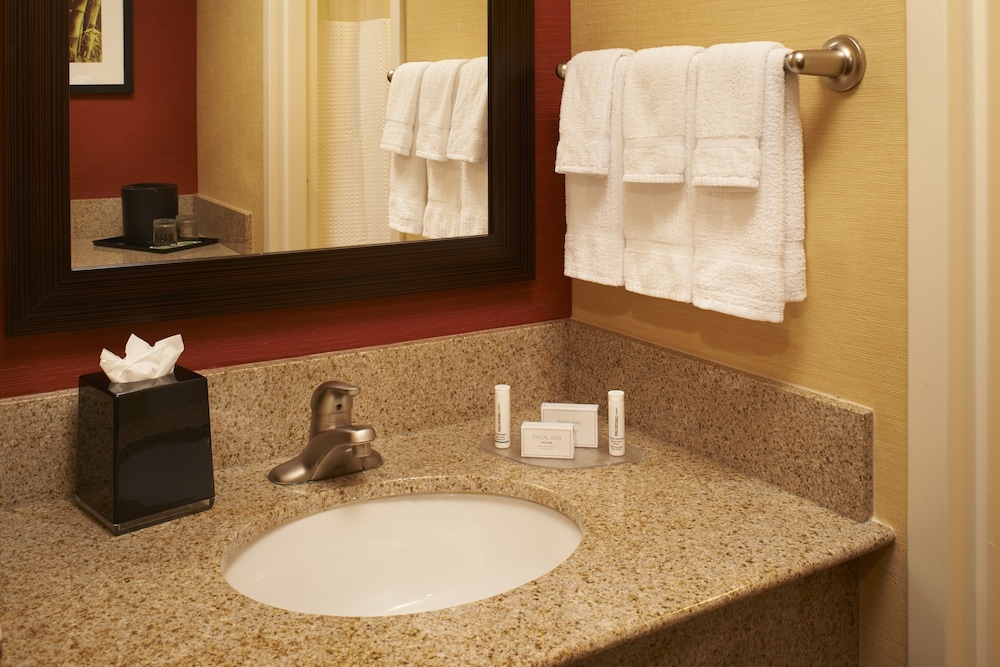Comfort Inn and Suites Arlington Heights Wilke Rd 20/69