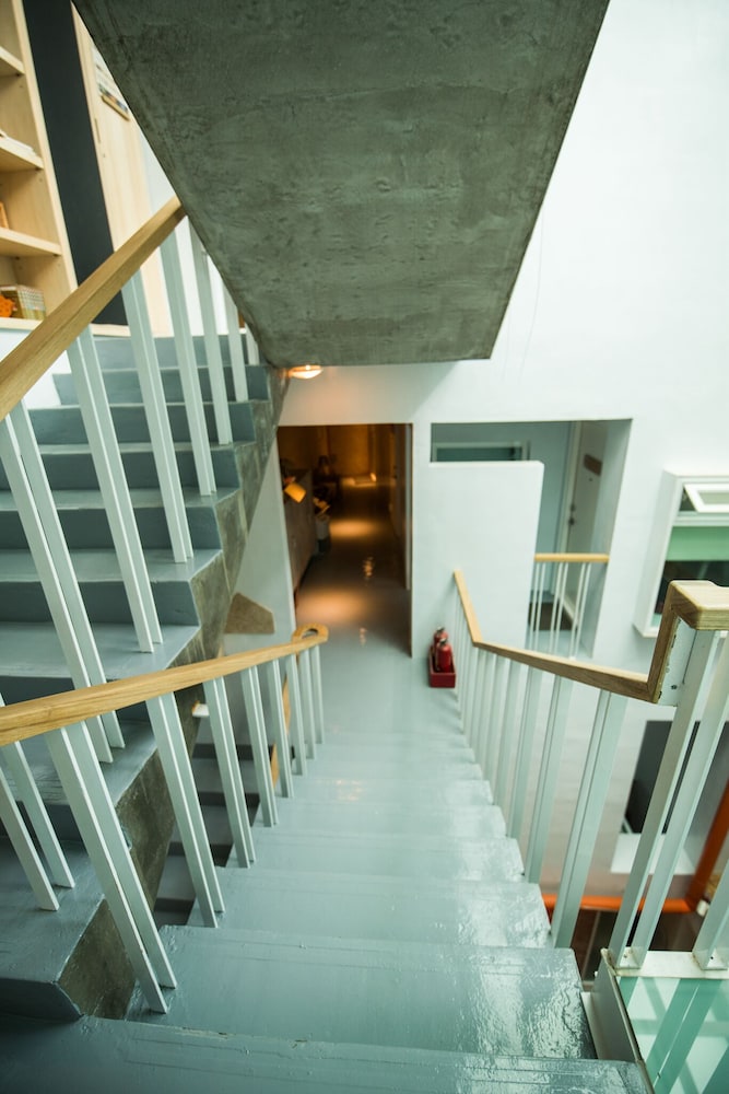 Orange Moon Inn 6/68