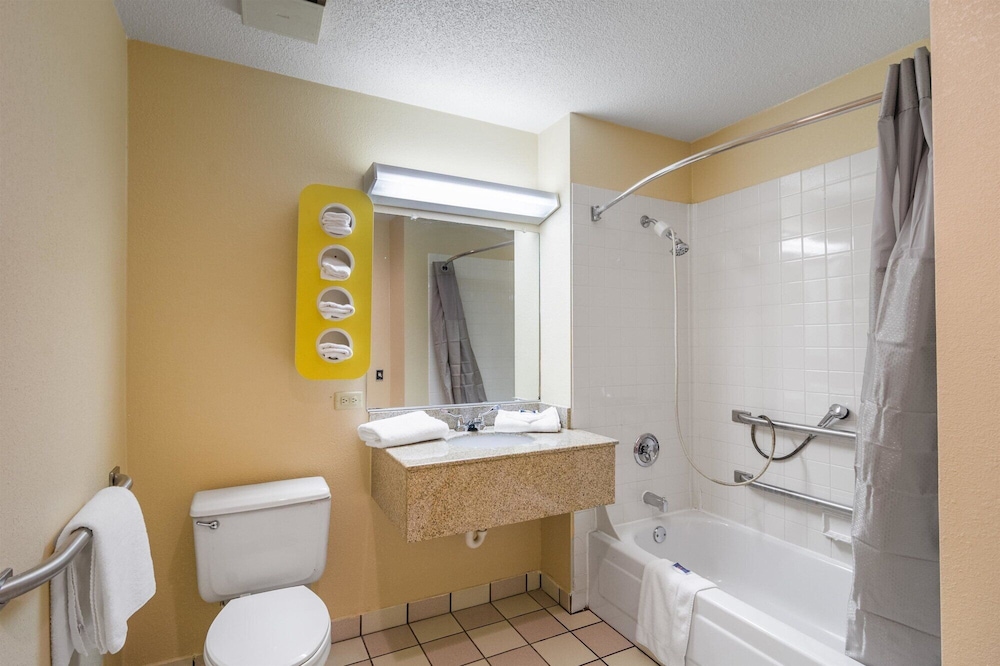 Motel6 Libertyville, IL 41/50