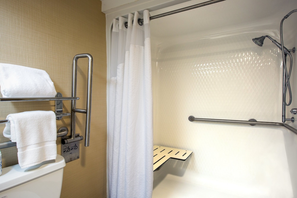 Holiday Inn Express Hotel And Suites Corinth 13/34