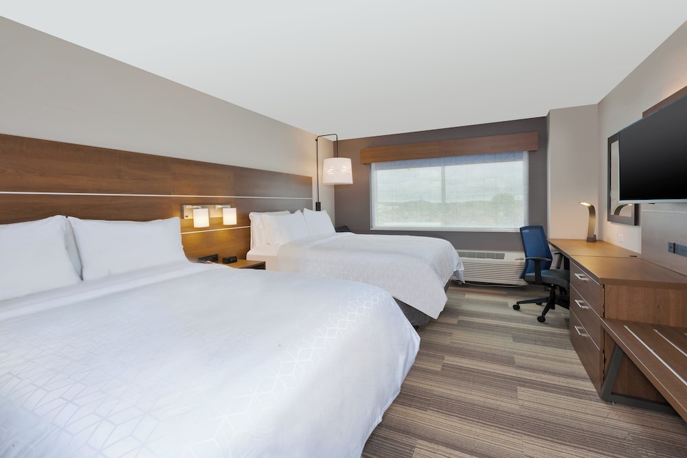 Holiday Inn Express and Suites Eau Claire West I-94, an IHG Hotel (ex Clarion Hotel Campus Area) 28/74