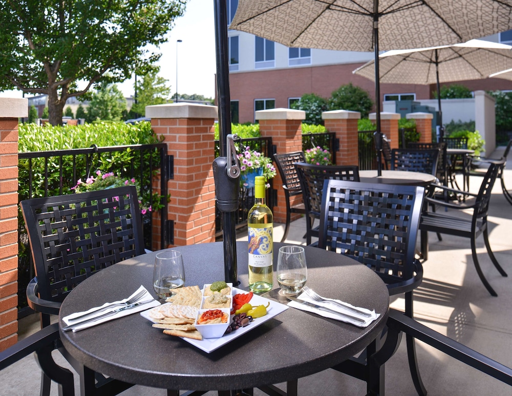 Hyatt Place Garden City 45/69