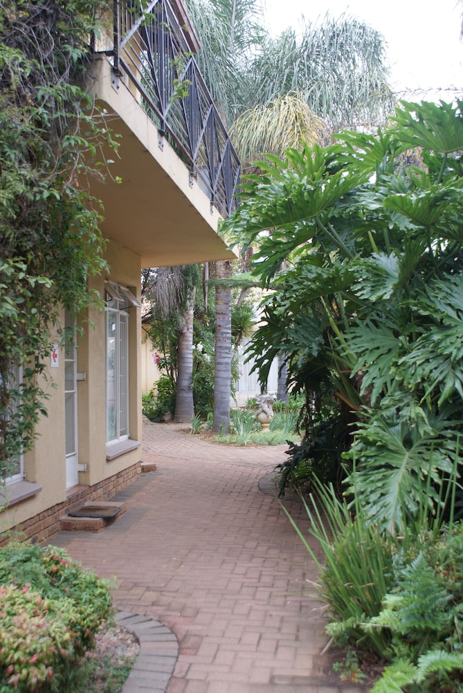 Elizabeth Lodge 30/38