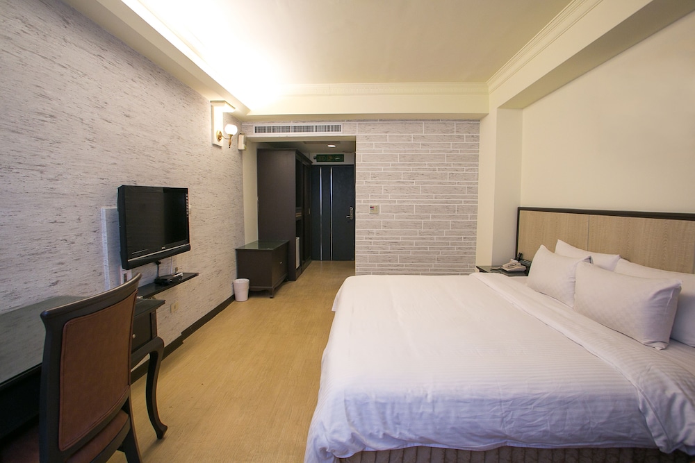 DELUXE, DOUBLE BED