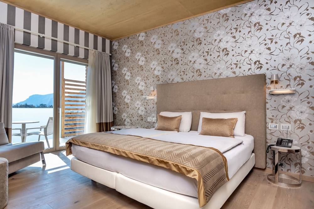 SUPERIOR, DOUBLE BED, GARDEN VIEW