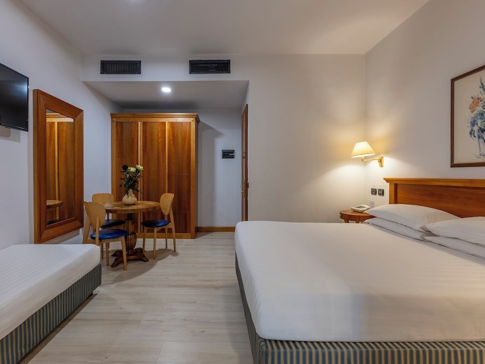 Hotel Diplomatic 40/82