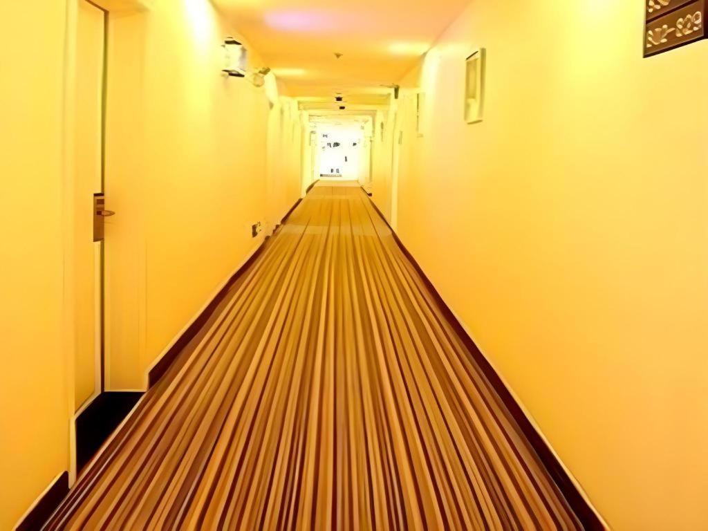 7 Days Inn (Foshan Zumiao Metro Station, Weiguo Road) 39/50