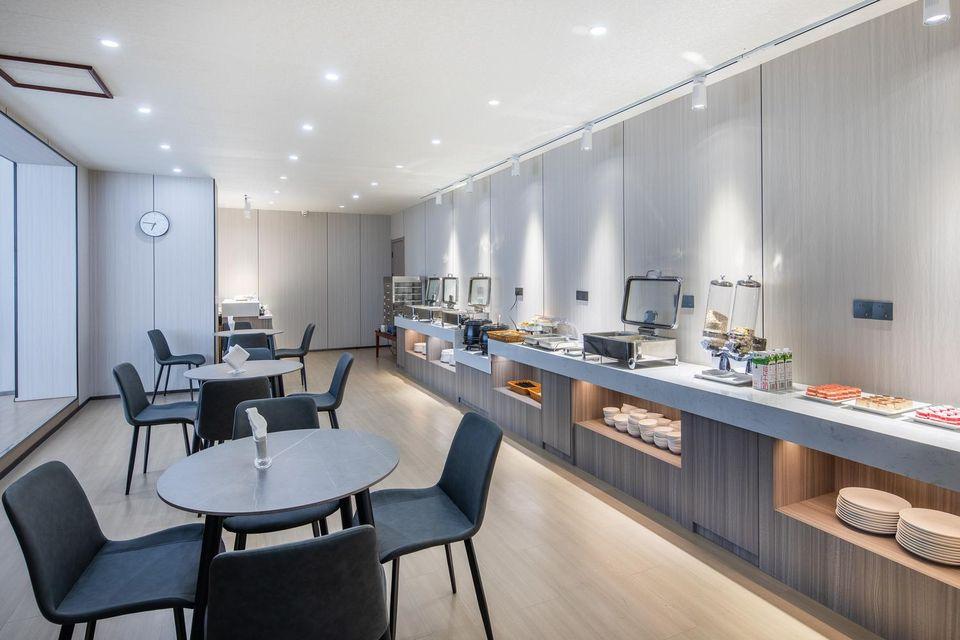 Vienna International Hotel (Jiaxing South Lake) 33/35