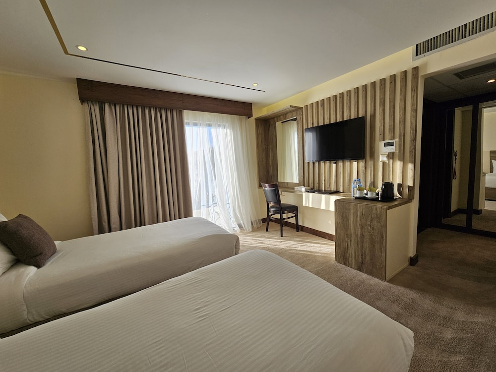 Petra Edom Hotel 7/29