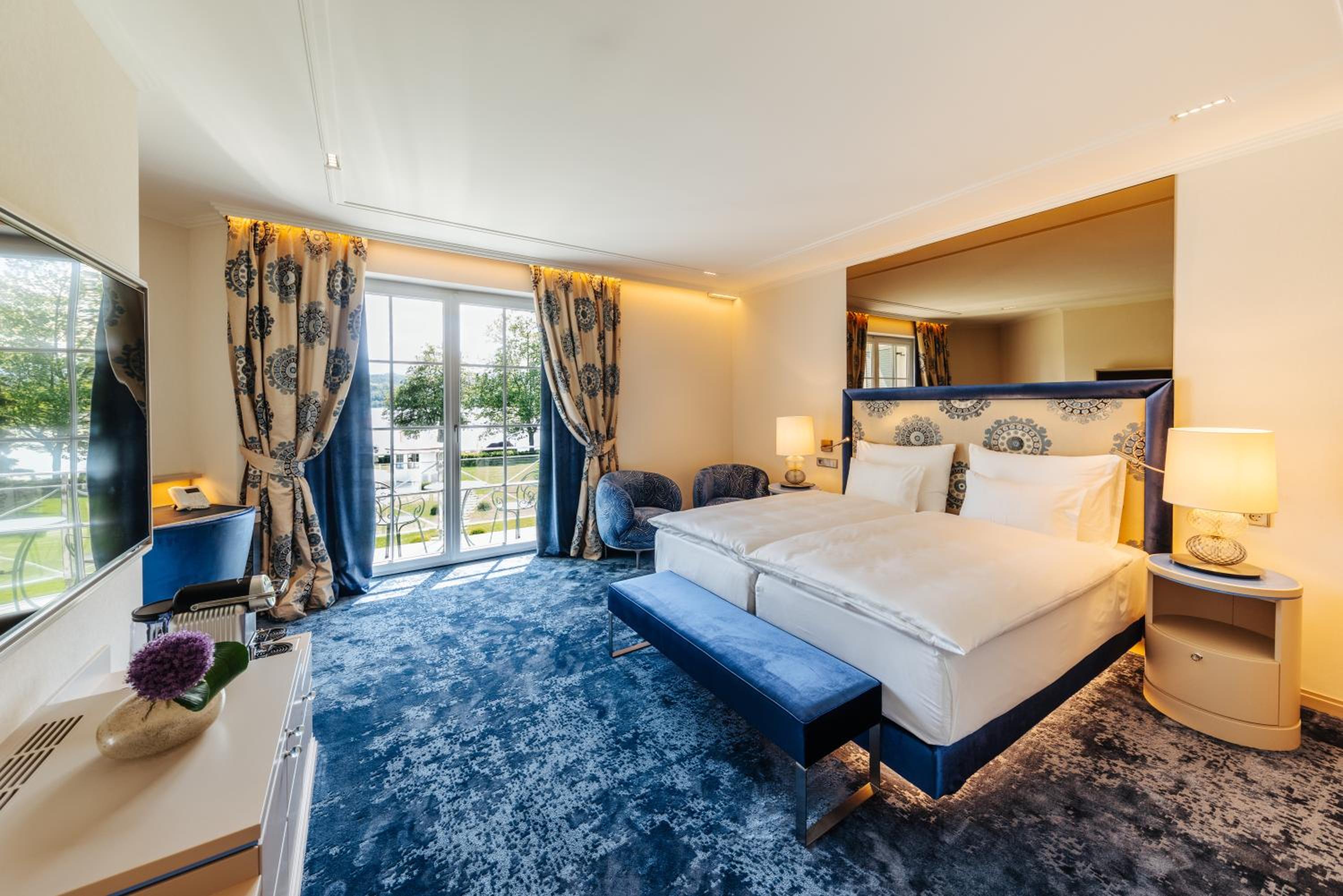 Deluxe, Double Bed, Lateral Side Lake View, Balcony