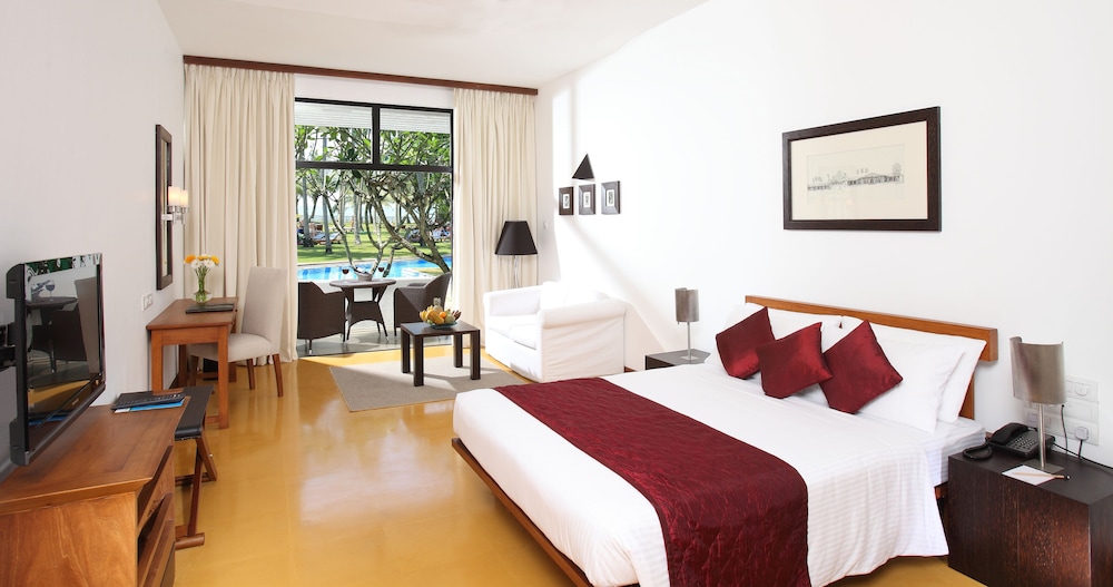 The Blue Water Hotel and Spa 6/50