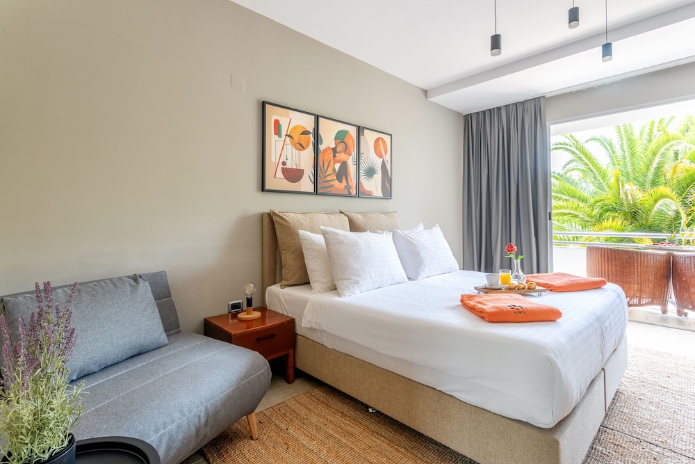 Superior, Twin Beds, Partial Sea View