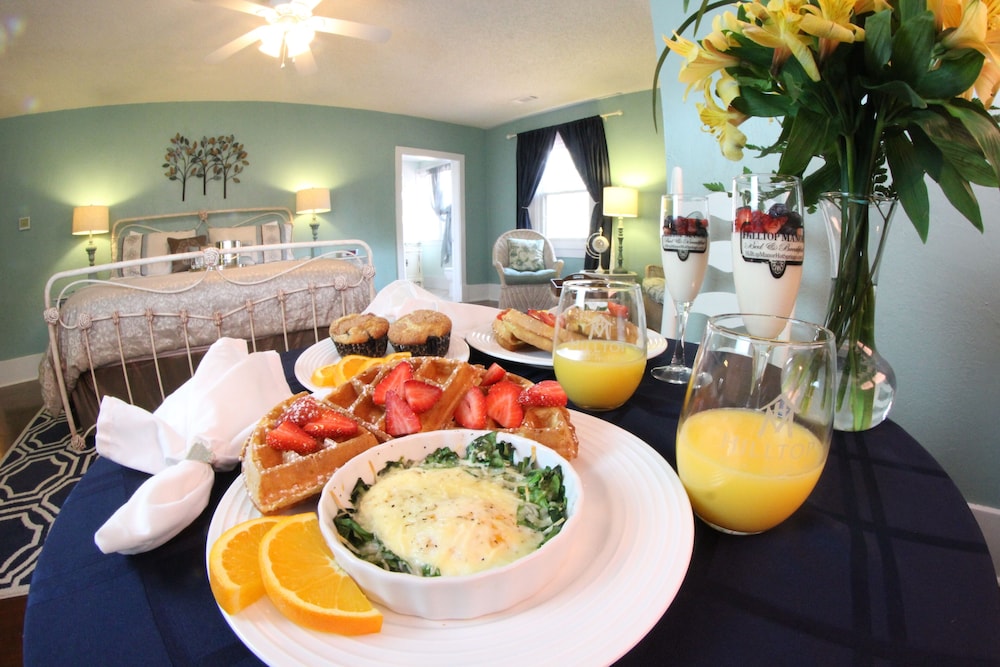 Hilltop Manor Bed and Breakfast 35/49