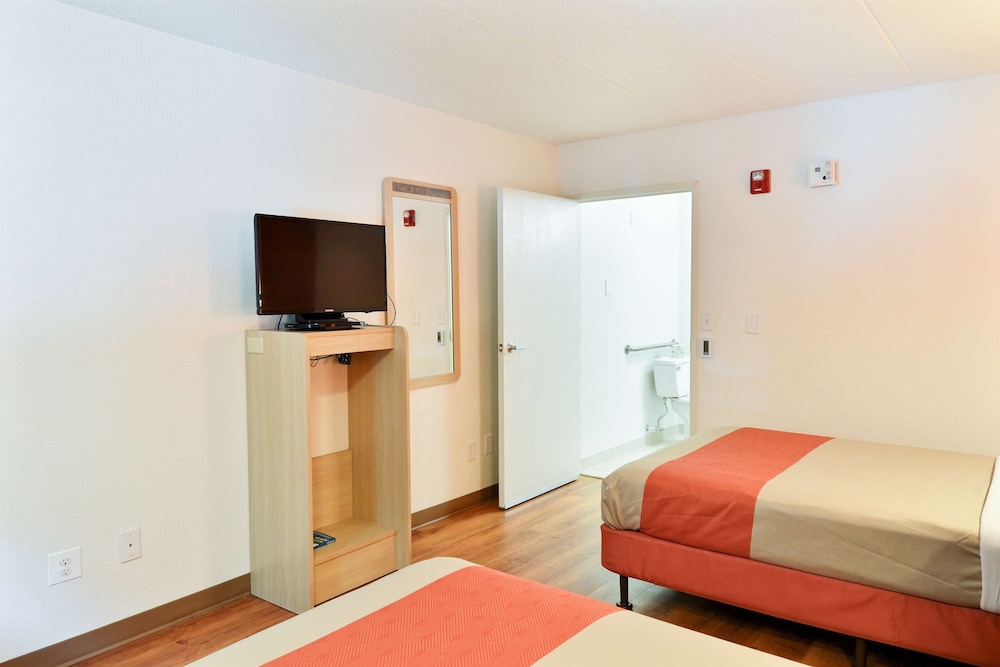 Motel6 Nashua, NH - South 27/55