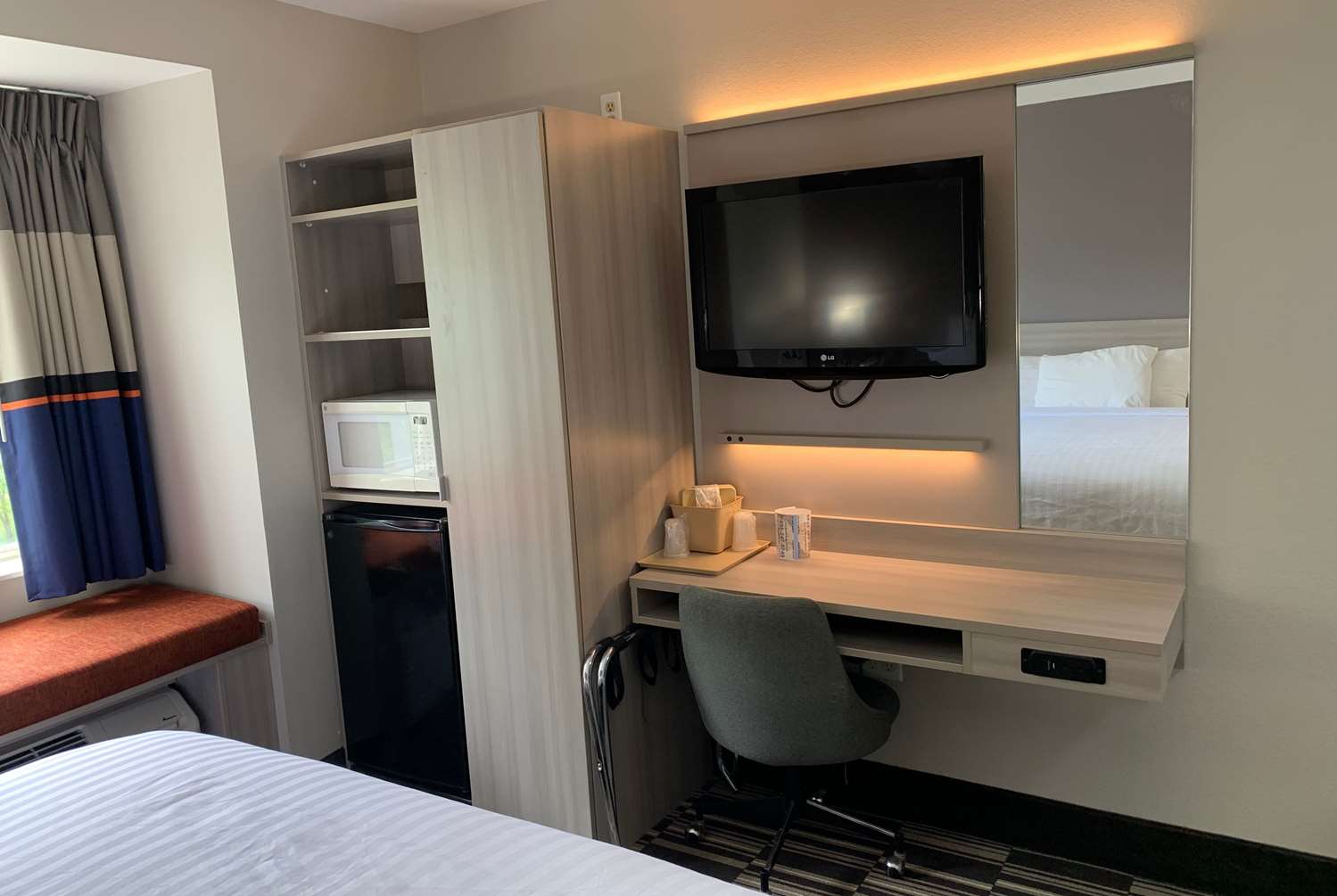 Microtel Inn & Suites by Wyndham Charlotte Airport 10/28
