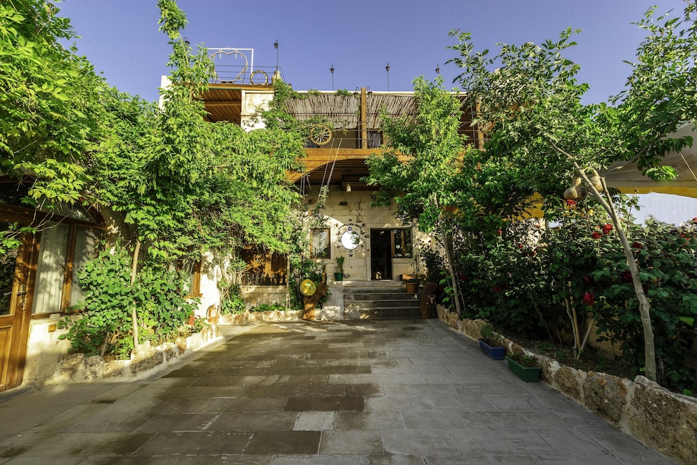 Maron Stone House 43/50