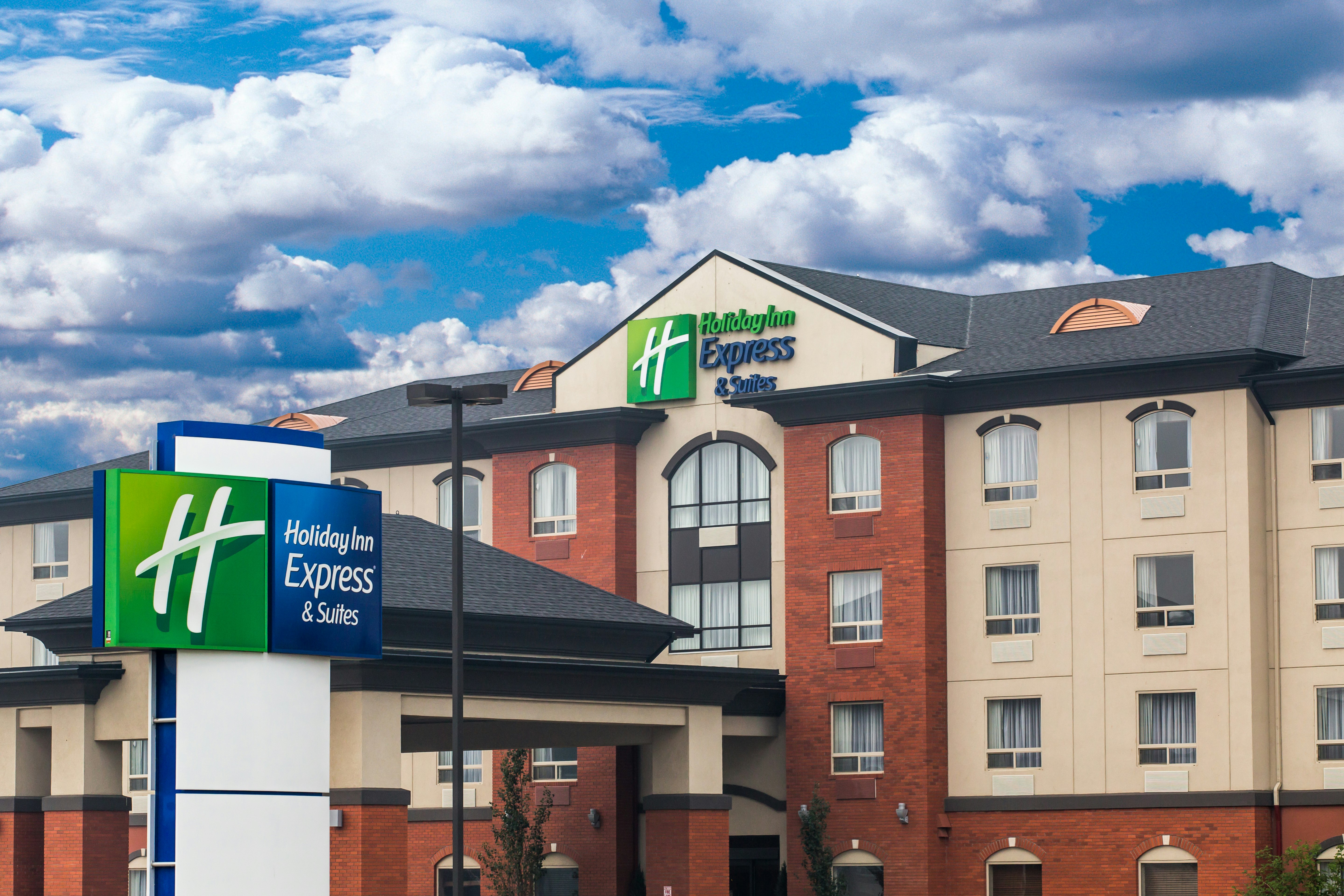 Holiday Inn Express Suites Slave Lake 7/69