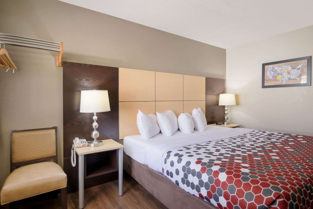 Econo Lodge Grand Forks near University 22/39