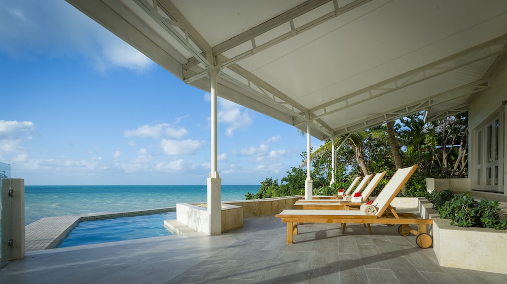 Cove Suites At Blue Waters 48/50