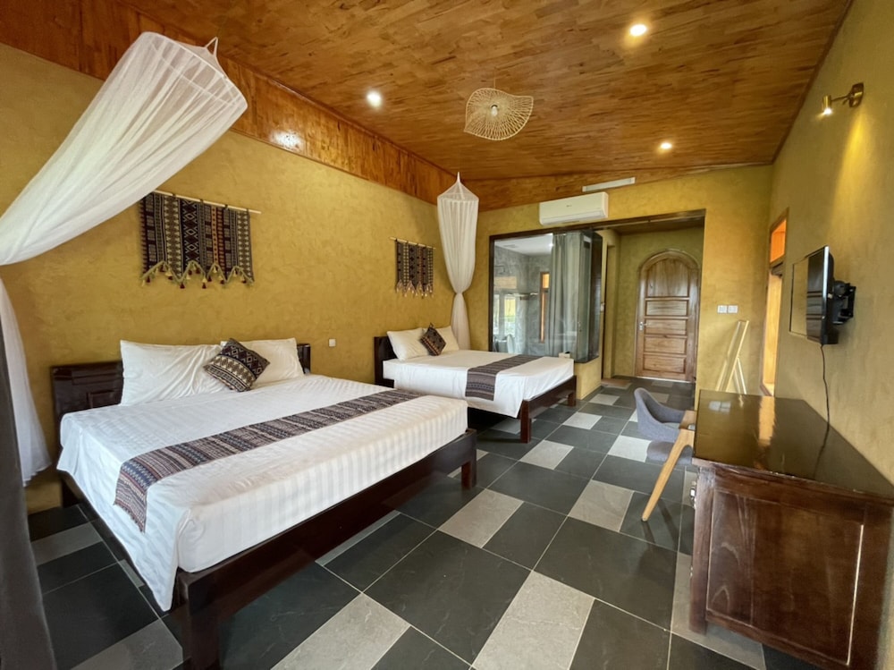 Sky Bay Lodge 6/32