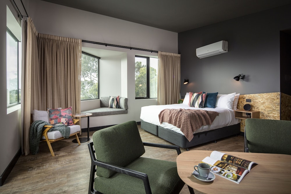 MARION HOTEL 43/70