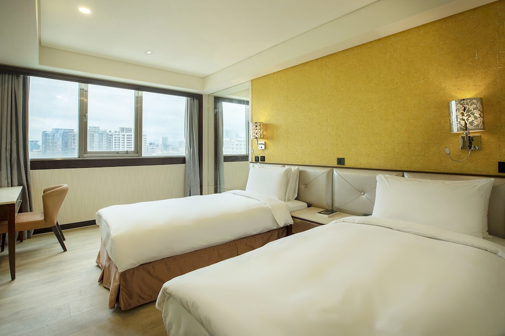 CAPITAL HOTEL NANJING 10/30