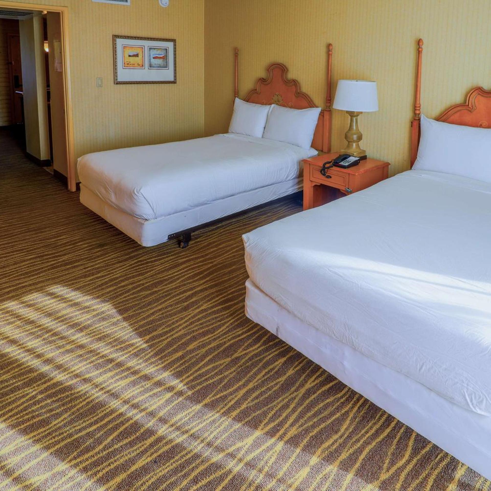 ROOM, QUADRUPLE
