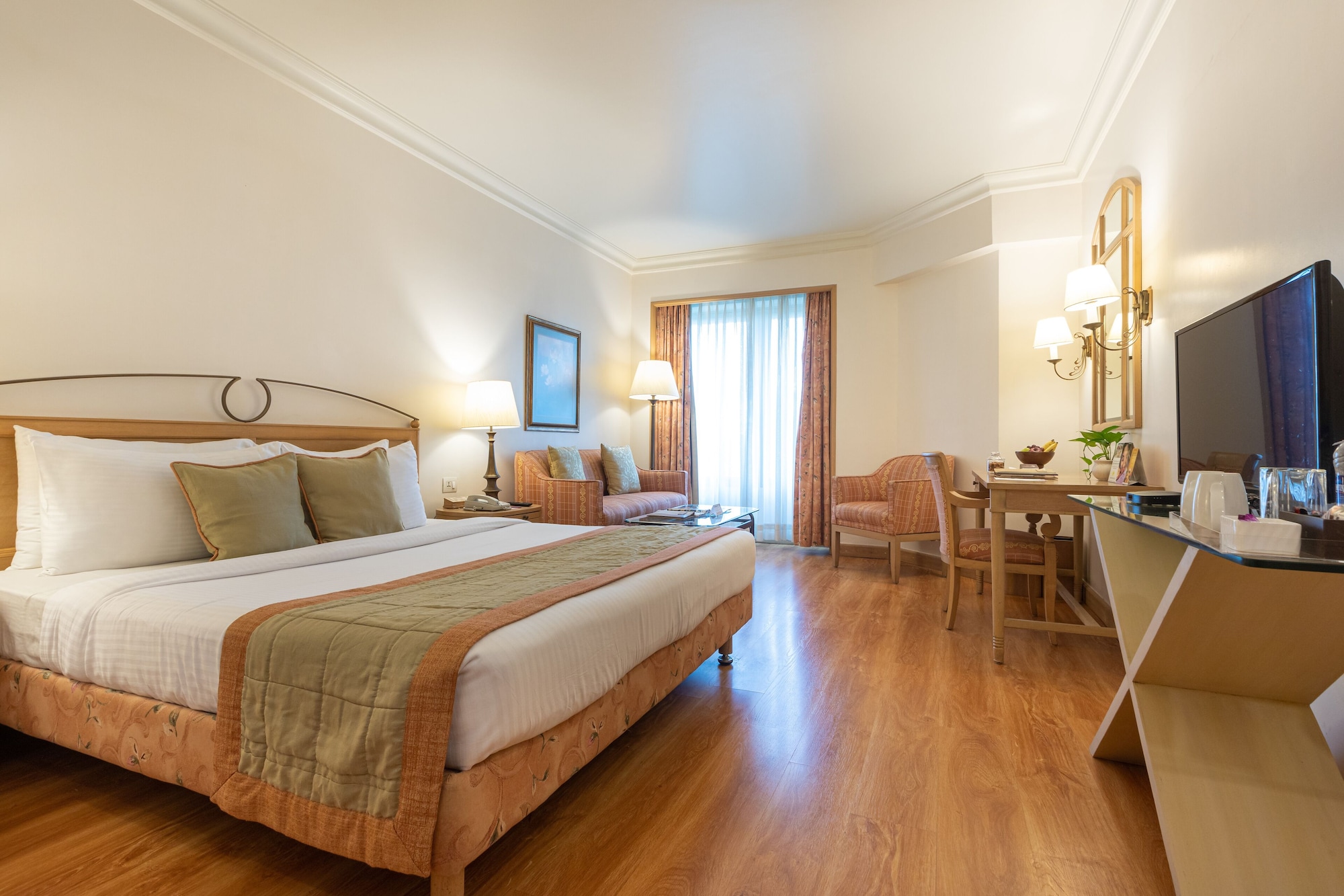 DELUXE, KING BED, CITY VIEW, BATHTUB