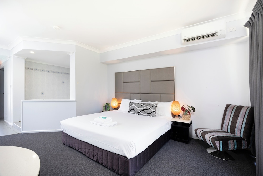 Spa, Deluxe, King Bed, Hot Tub، ISLAND PALMS MOTOR INN 5/10
