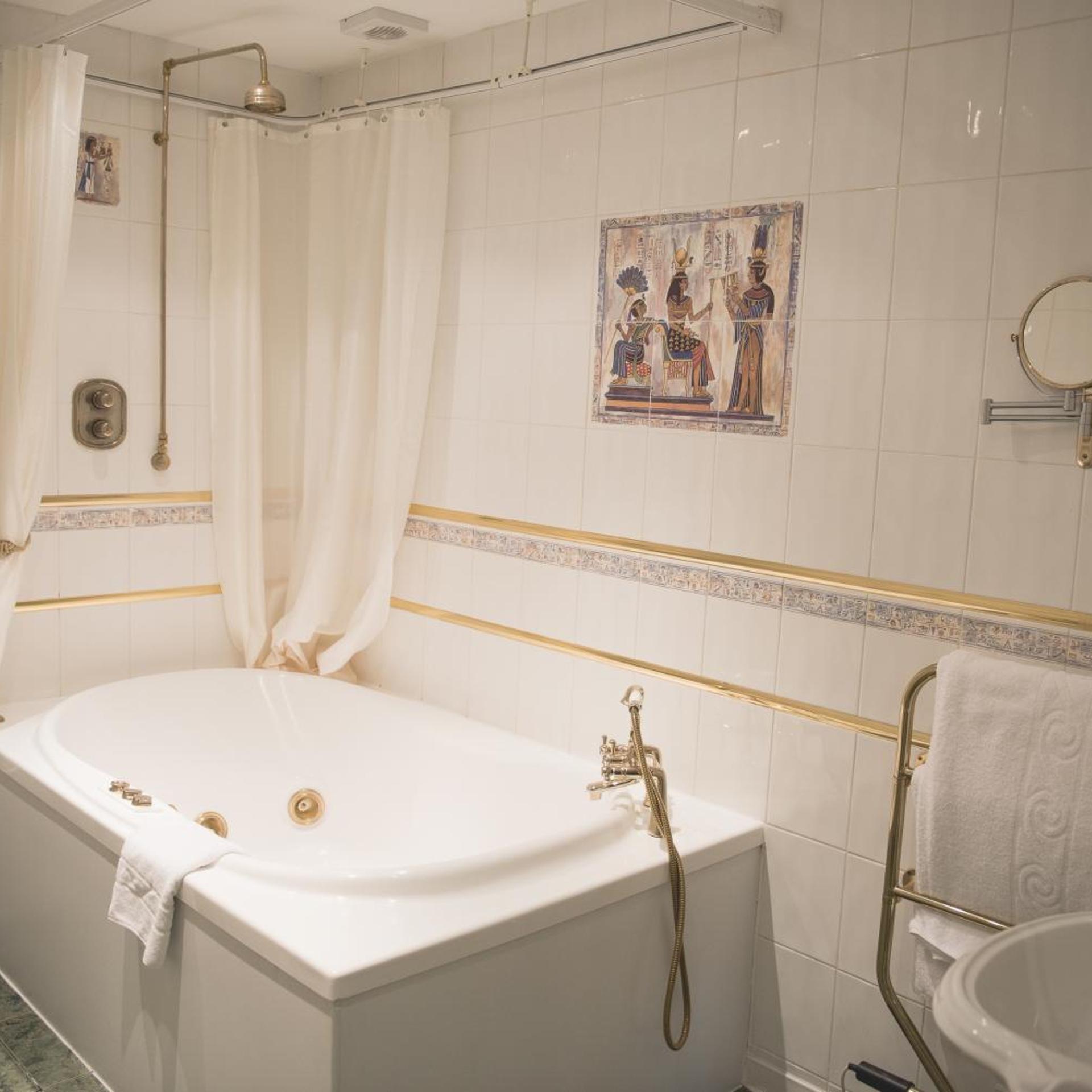 Four Poster, Suite