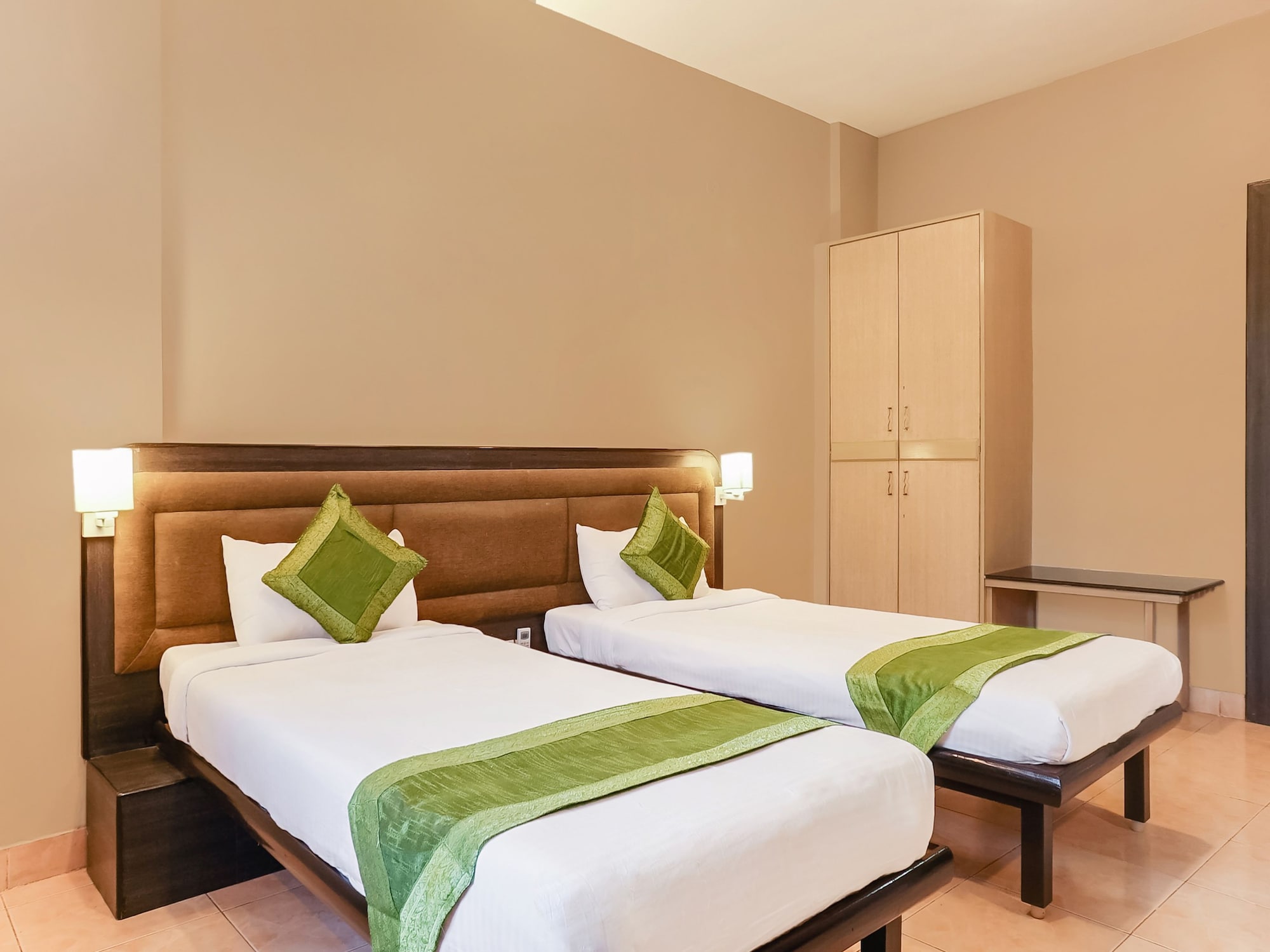 غرفة اقتصادية بسريرين منفصلين، Hotel Niraali Executive 3/8