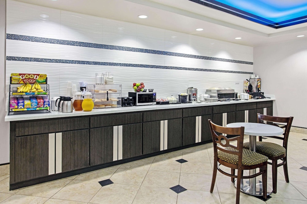 La Quinta Inn & Suites by Wyndham Fairfield TX 5/58