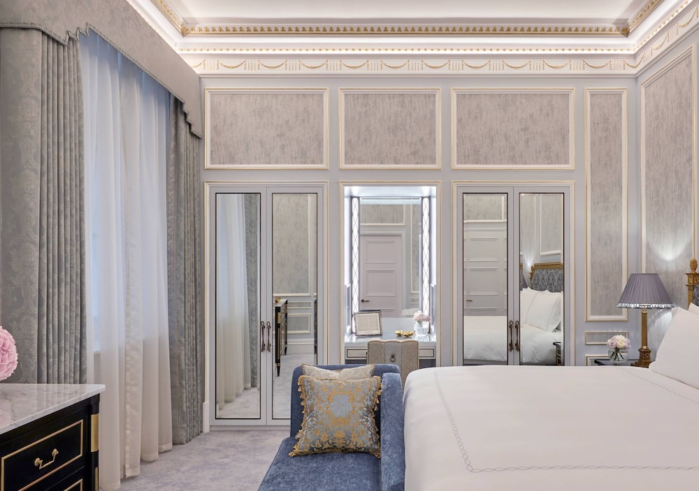 CLARIDGES HOTEL 44/73