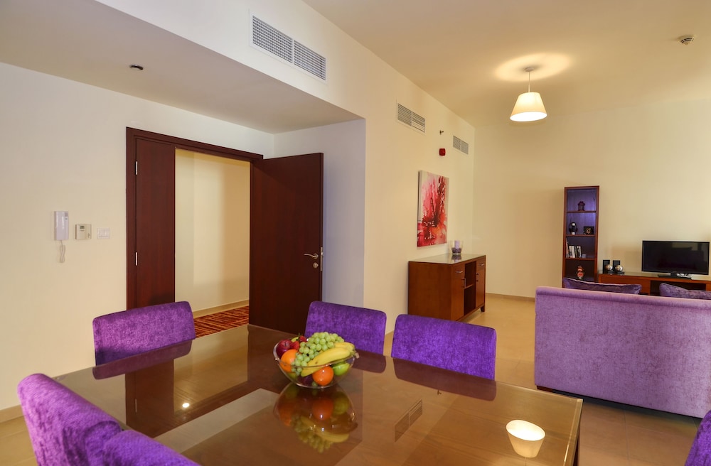 Lobby at Roda Amwaj Suites Jumeirah Beach Residence, DUBAI