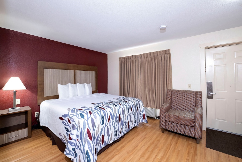 Red Roof Inn Neptune 12/34